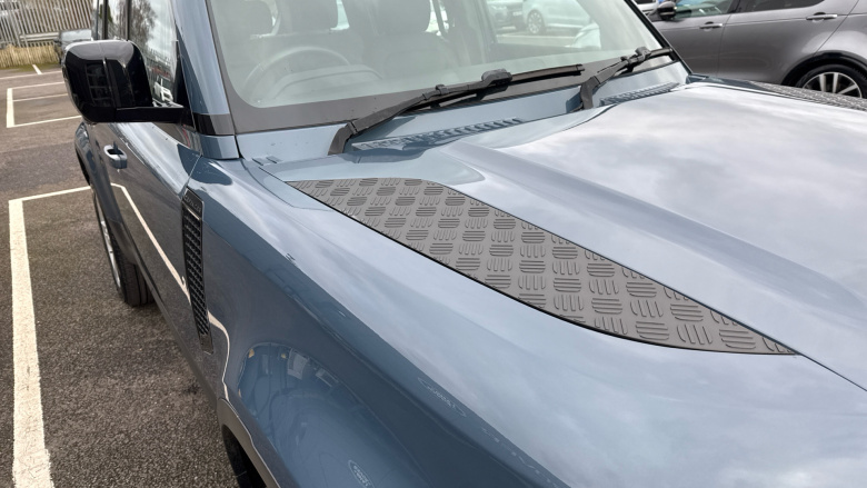 Land Rover Defender 3.0 D250 SE 110 5dr Auto Diesel Estate